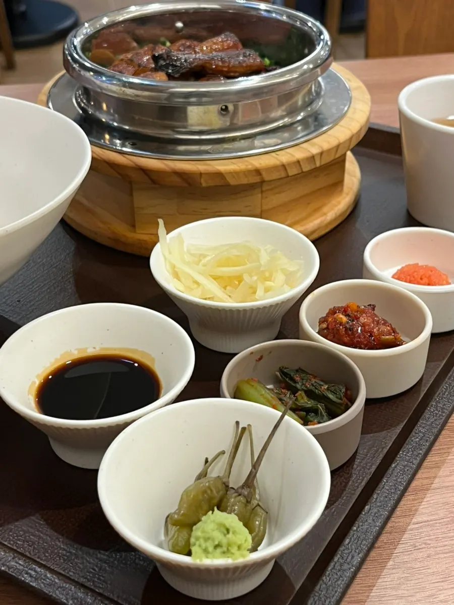 Dipping sauce served alongside the eel