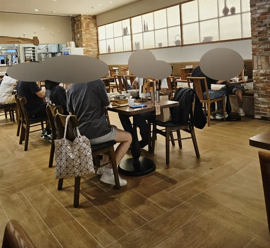 Interior of the newly opened Gomemui Hyundai Gardenfive