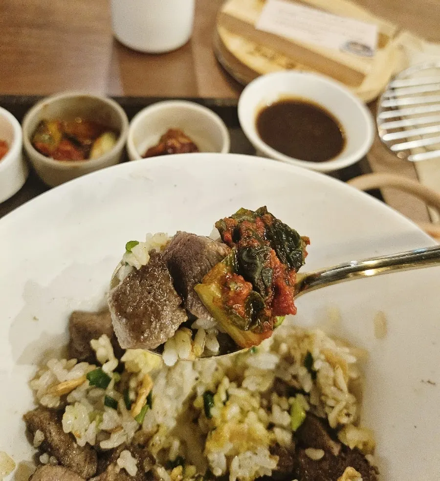 Gomemui's basic side dishes including gat kimchi and salted pollock roe