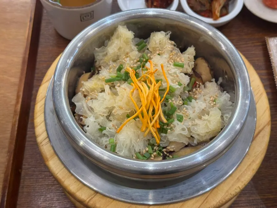Gome Mui side dishes and pot rice spread