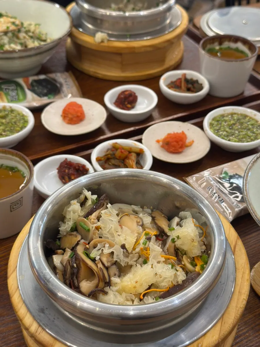 Vertical shot of the perilla oil mushroom pot rice