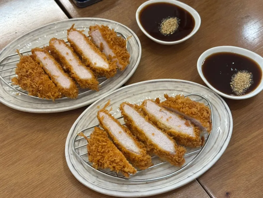 Table with pot rice and tonkatsu together