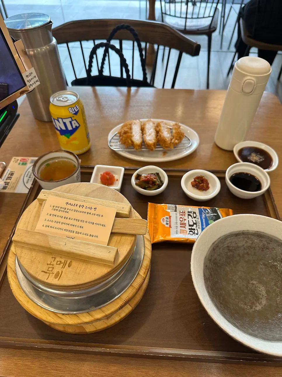 연어소보루솥밥 돈카츠 세트 한상차림