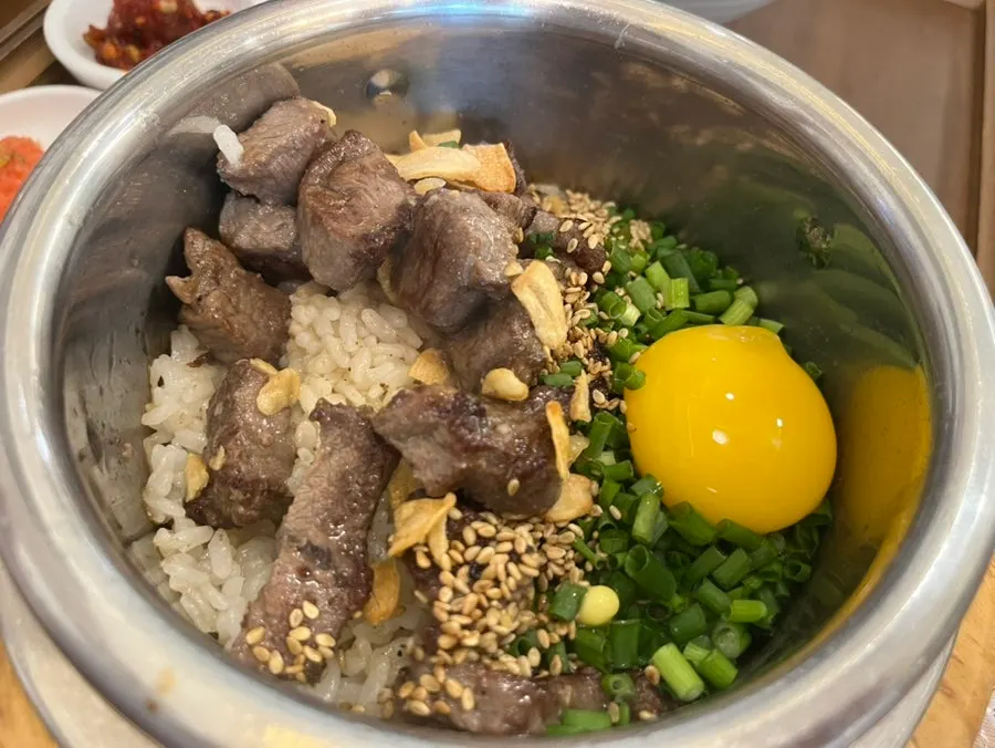 A full meal of main dish and side dishes at Gome Mui