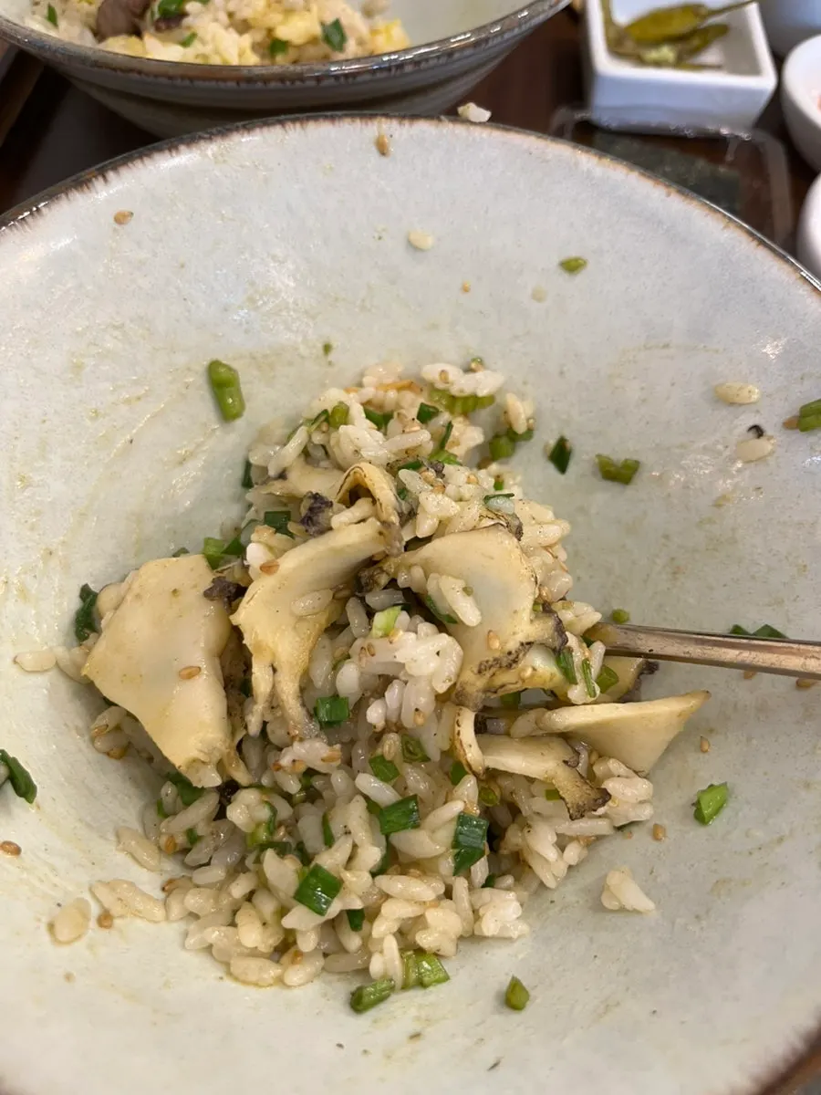 Vertical photo of the table during a meal at Gome Mui