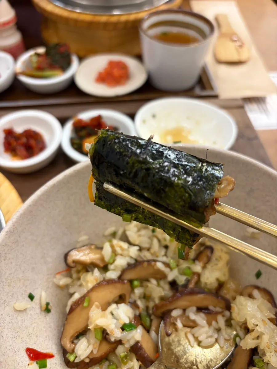 Mushroom pot rice with side dishes