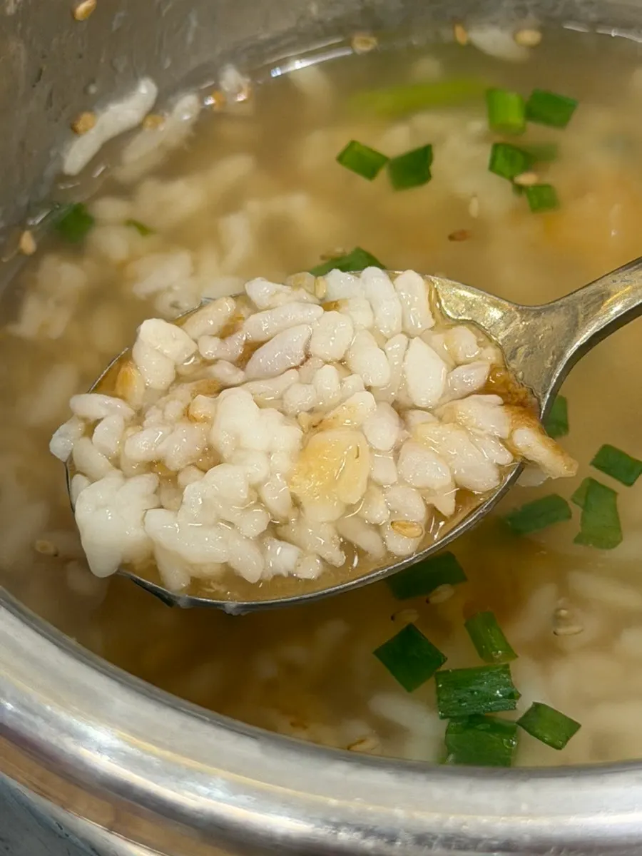 A bowl of sea bream pot rice scooped out