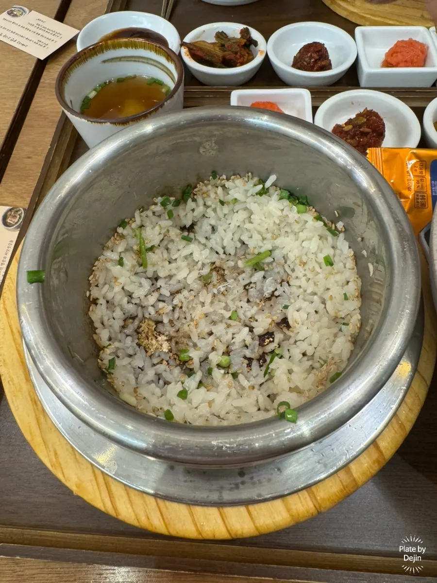 Nurungji finishing the pot rice