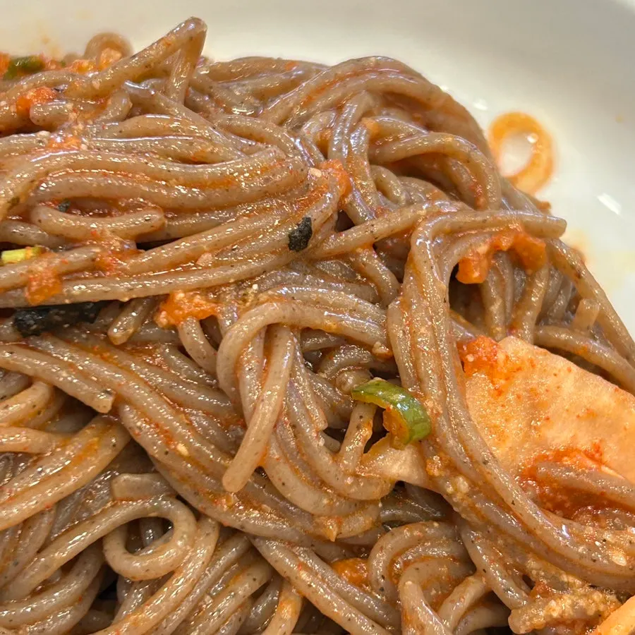 새콤달콤한 양념의 비빔막국수