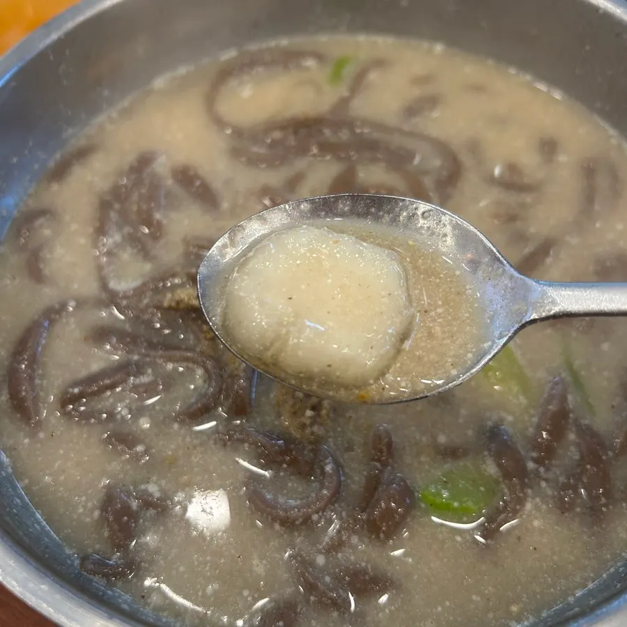 감자옹심이를 곁들인 들깨메밀칼국수