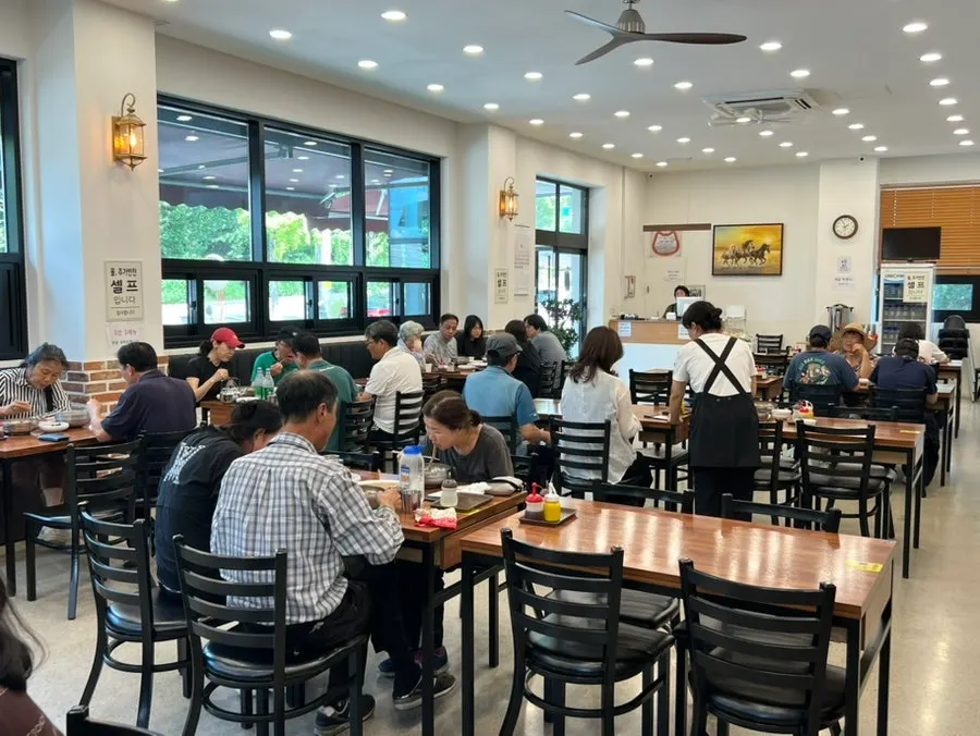 Spacious dining room at Bongpyeong Gohyang Makguksu