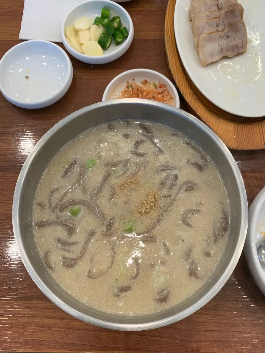 들깨메밀칼국수 한 그릇