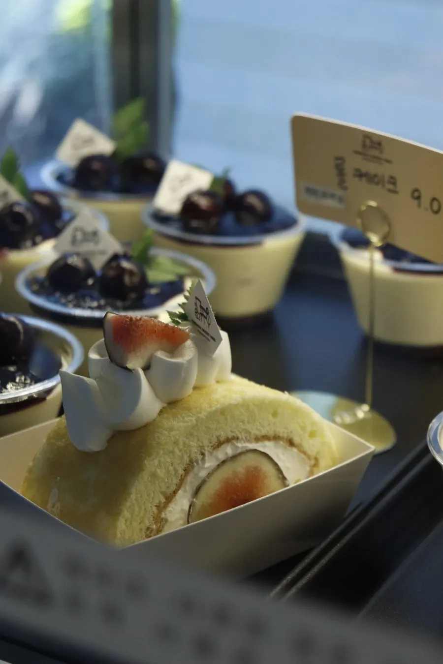 Seasonal fig-topped cake dessert