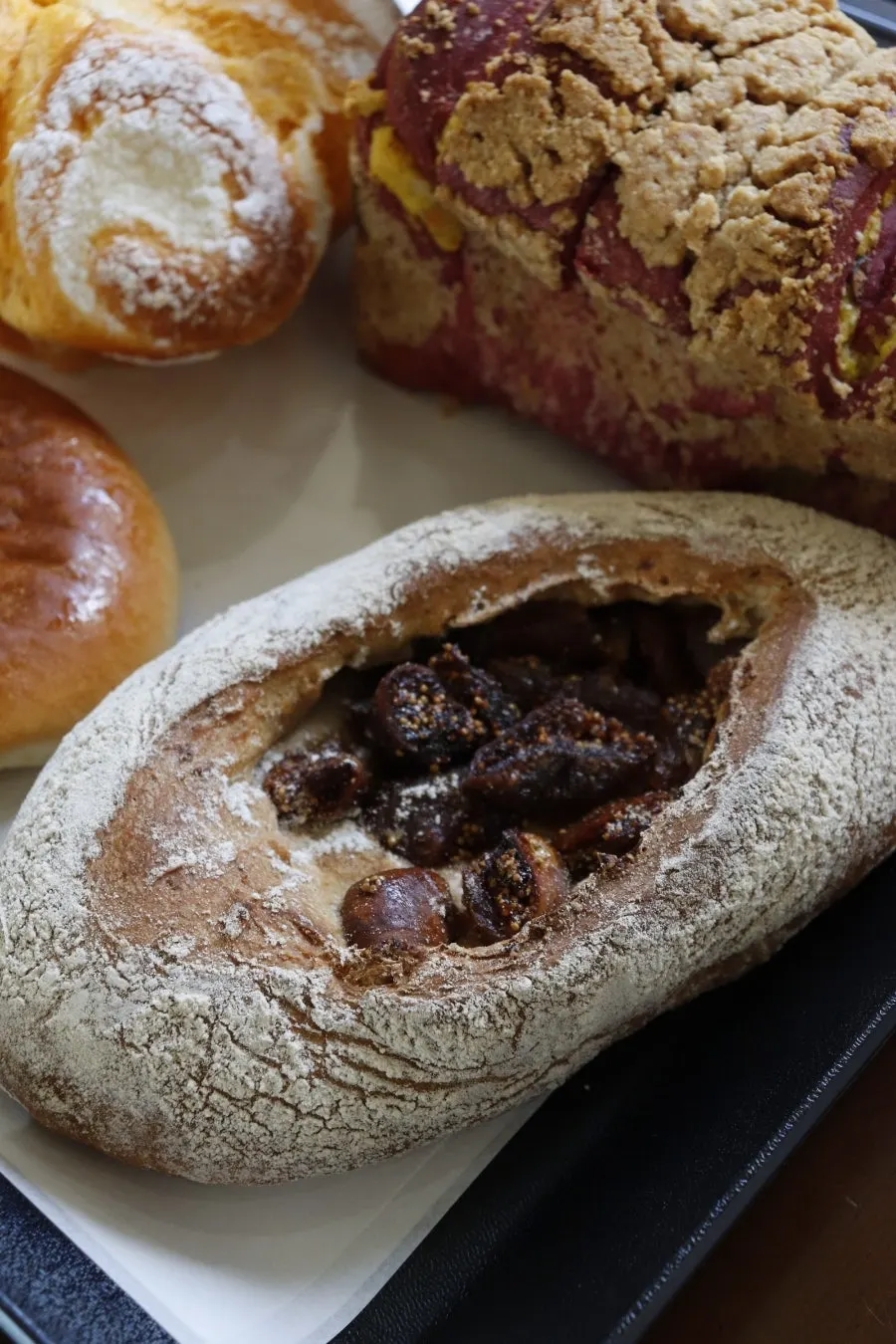 Fig campagne with dried figs baked in