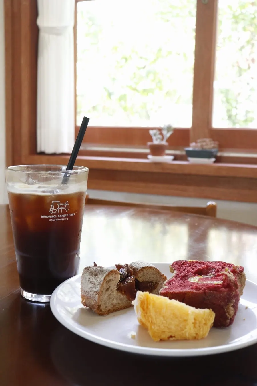 Plate of bread cut into small tasting pieces