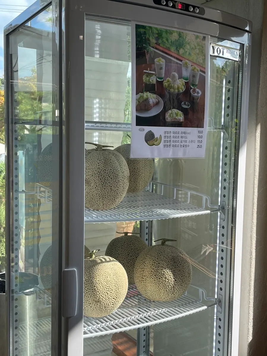 Self-service bar and zone for warming bread