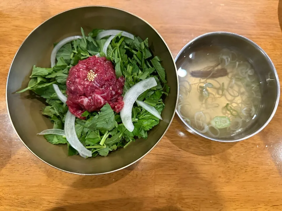 Stone bowl of clear beef gomtang (special) packed with meat