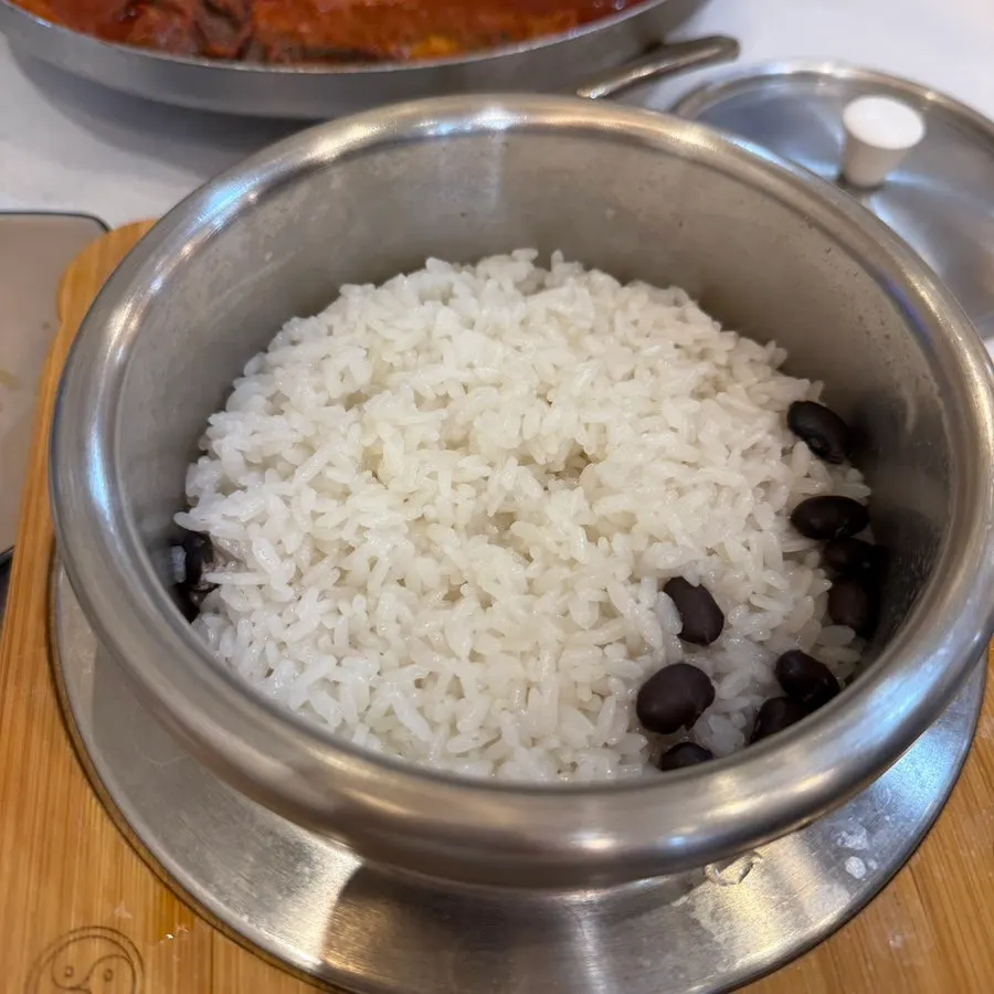 Pot of mixed braised fish simmered with radish