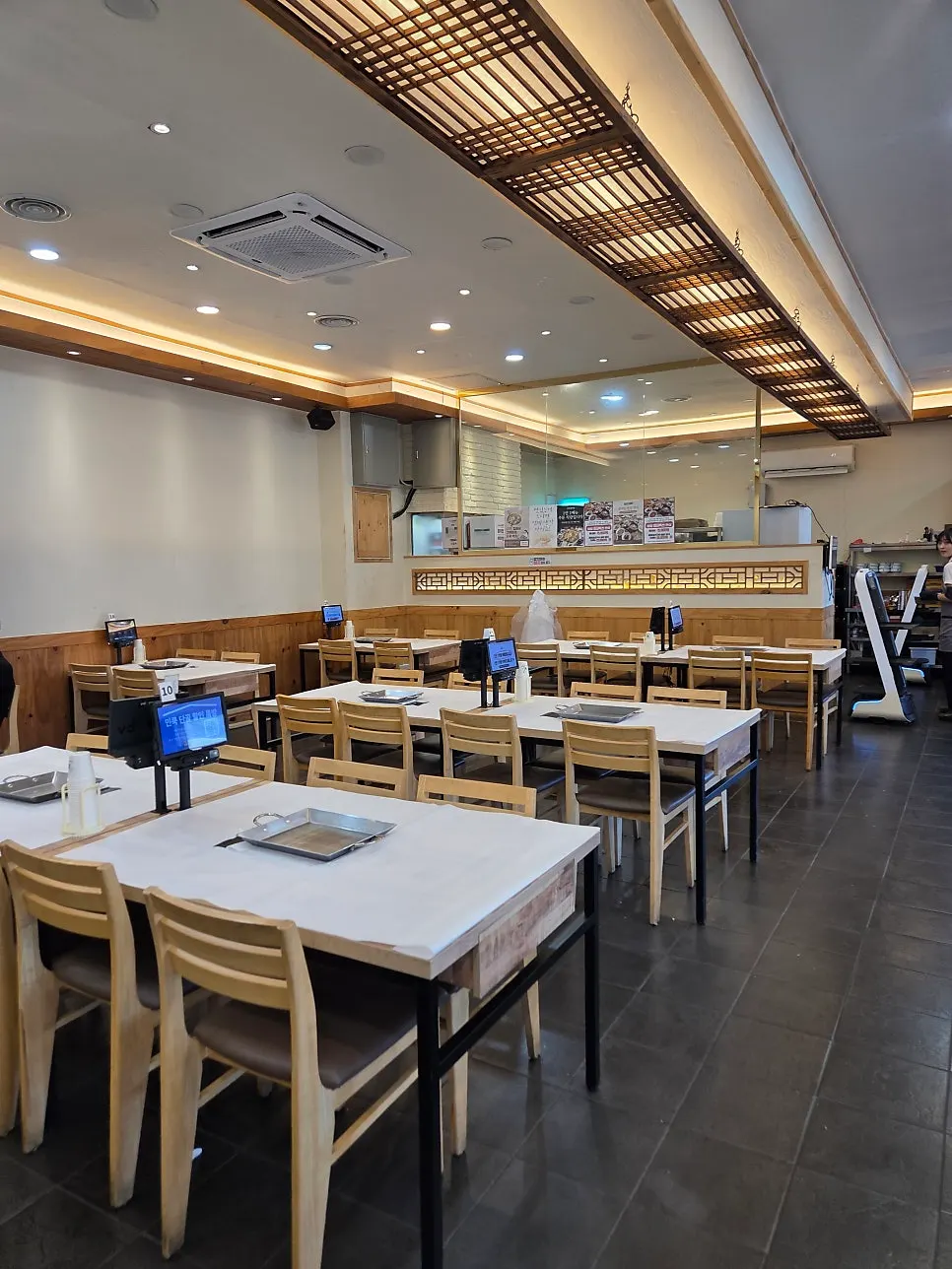 Tidy dining hall seating at Min Cook Apbadang