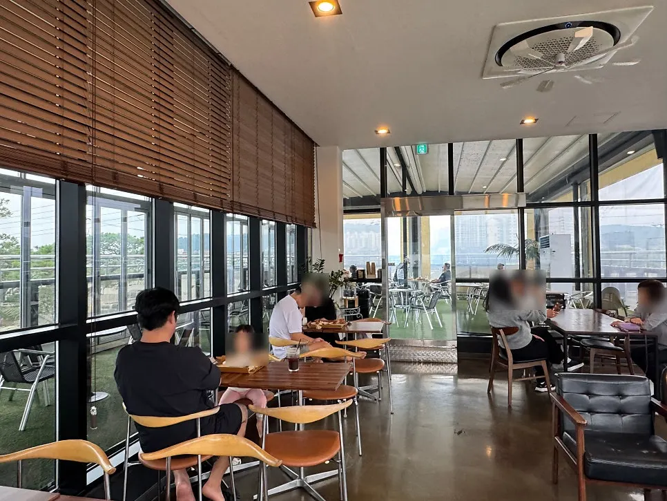 Ruang luar teres tingkat 2 Pine Terrace