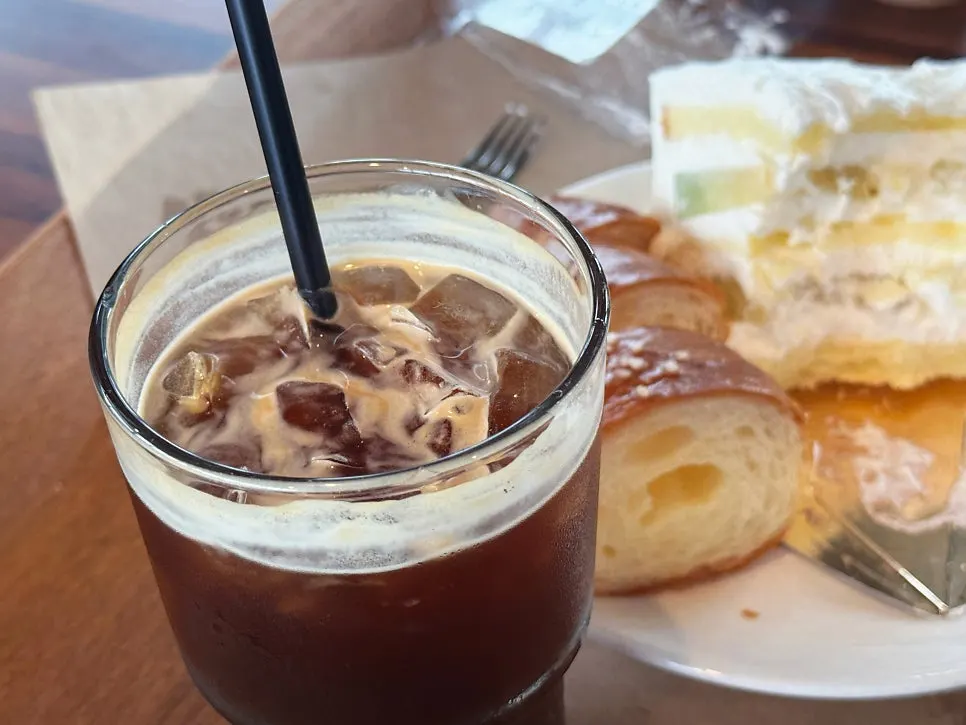 Ais Americano bersama bakeri