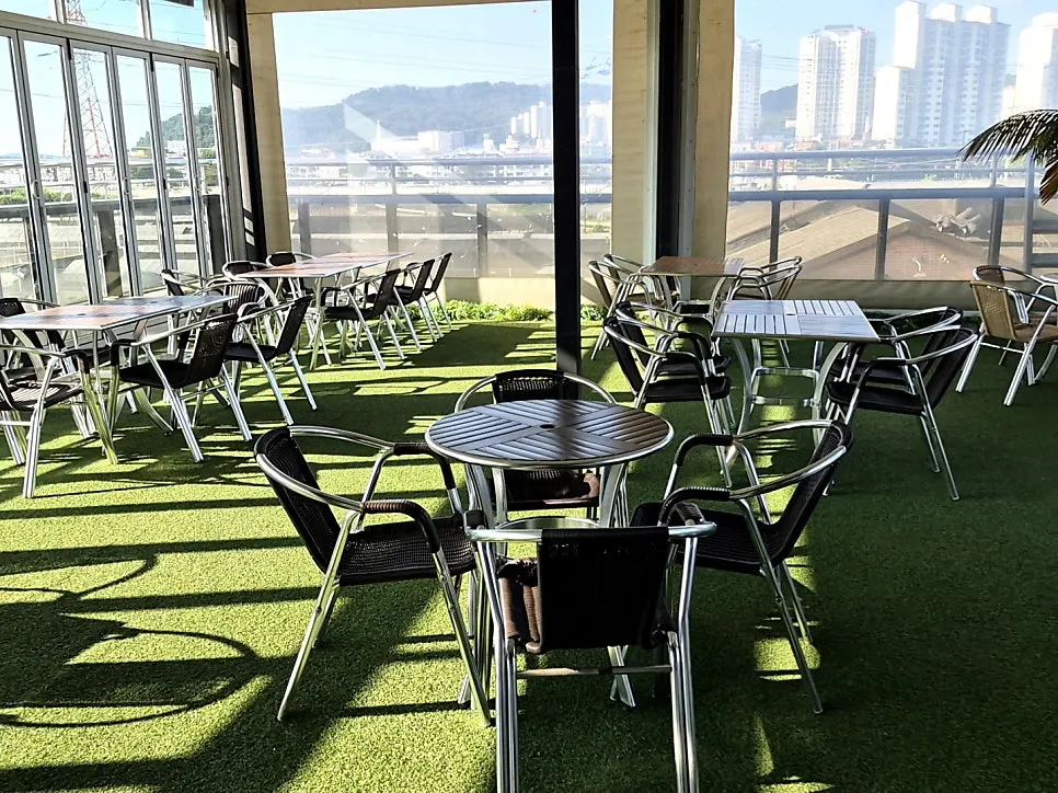 Pine Terrace second-floor seating area