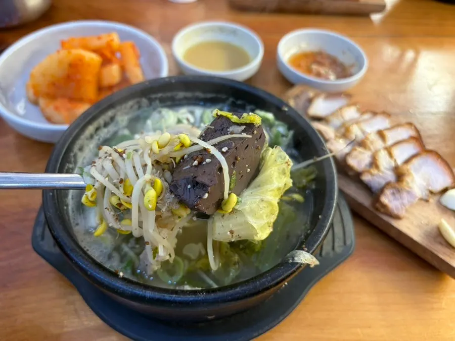 Offal soup with seonji and offal