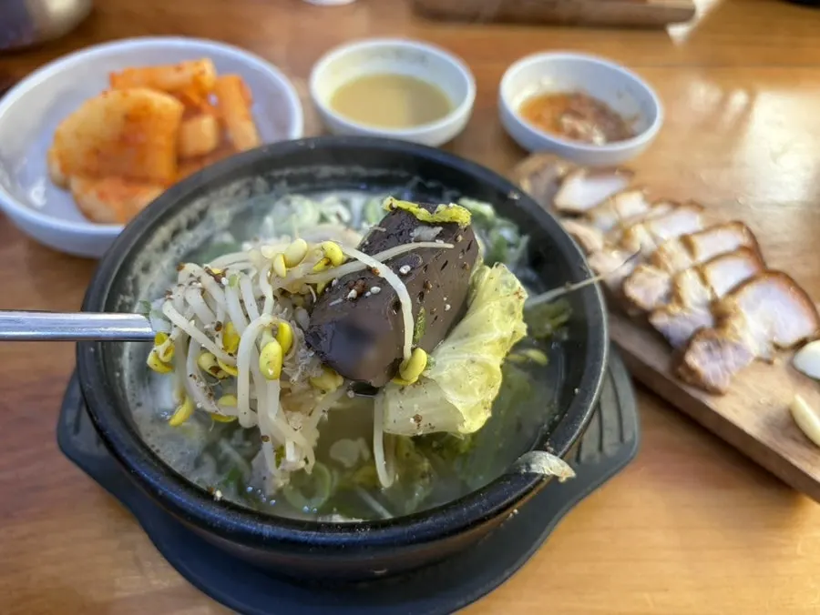 Offal soup with seonji and offal