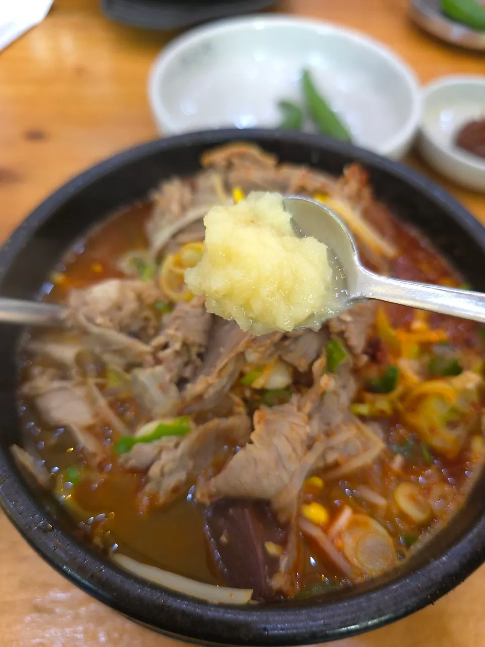 Minced garlic added to haejangguk