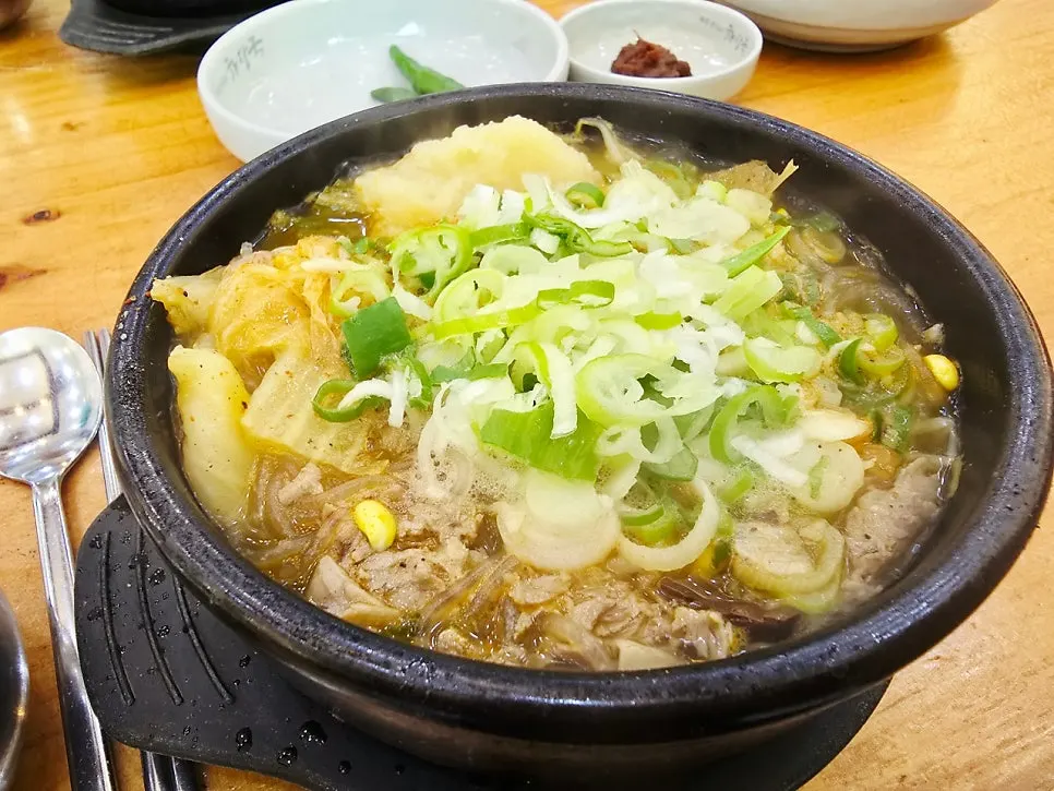 Haejangguk broth eaten with garlic