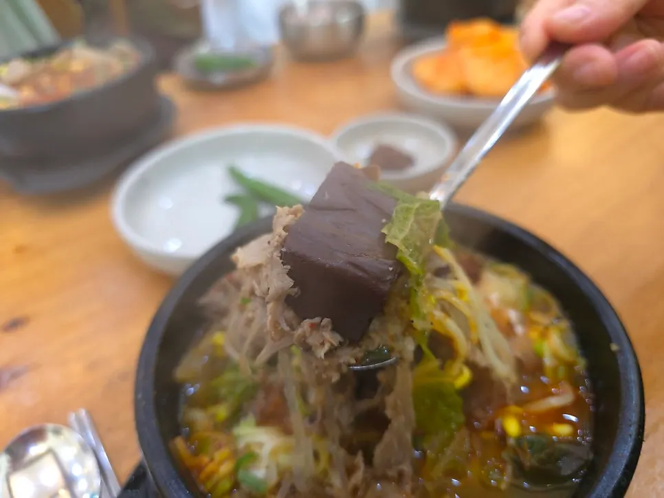 Seonji and ingredients in haejangguk