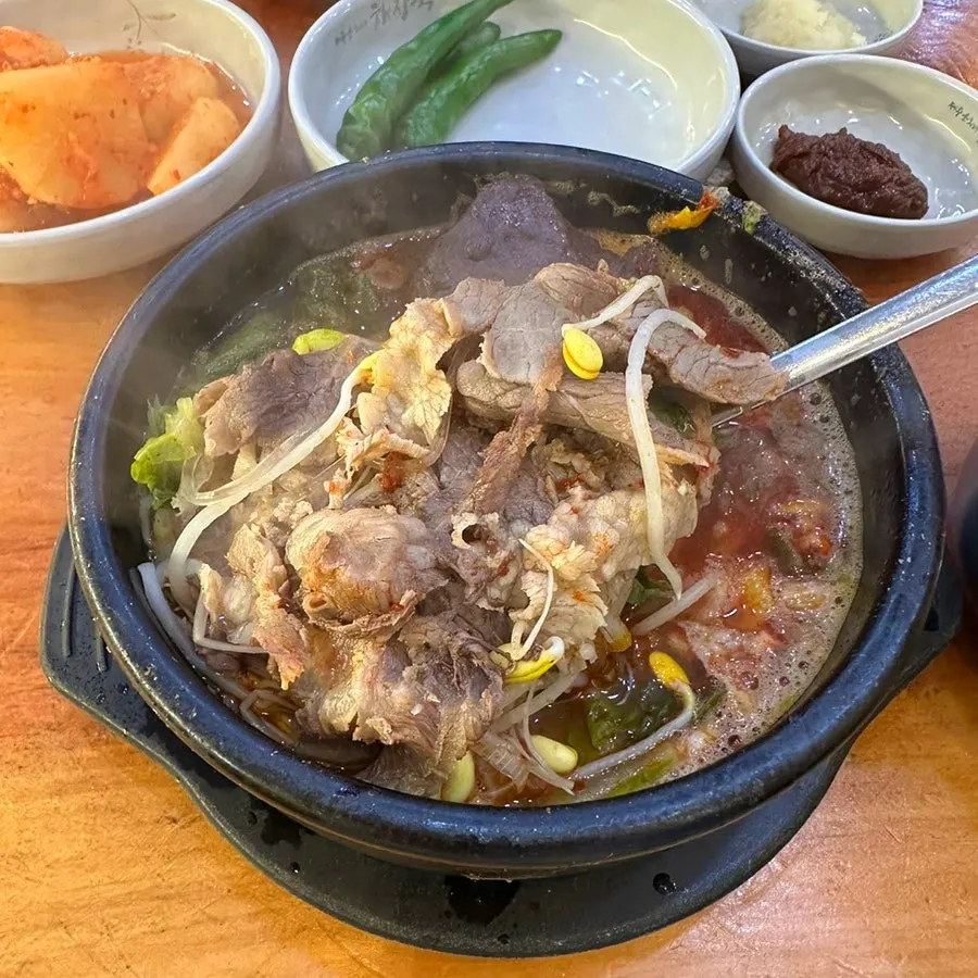 Haejangguk with large pieces of seonji