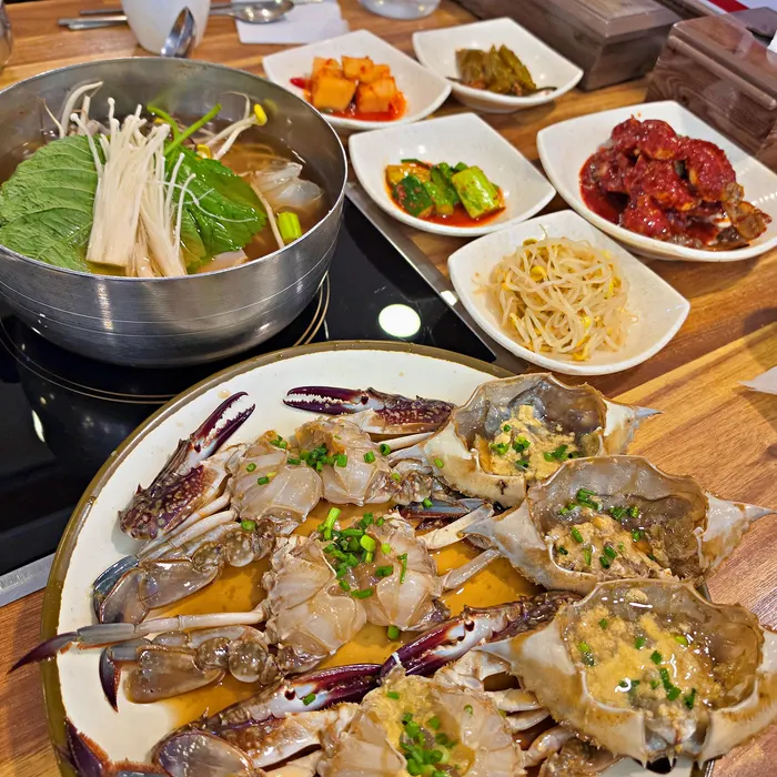 블루리본 표시가 있는 가게 안 모습