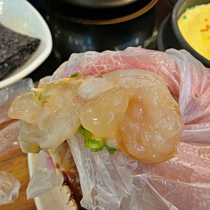 간이 약한 간장게장 한 마리 클로즈업