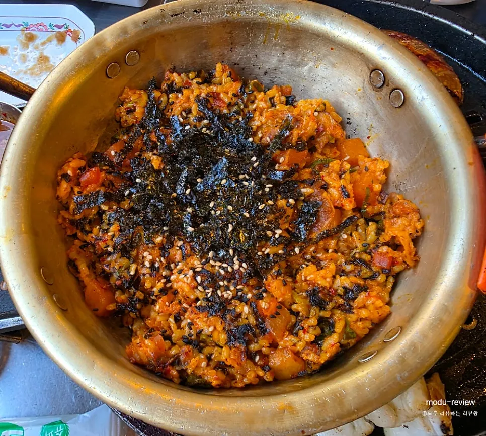우삼겹깍두기볶음밥 식사 메뉴