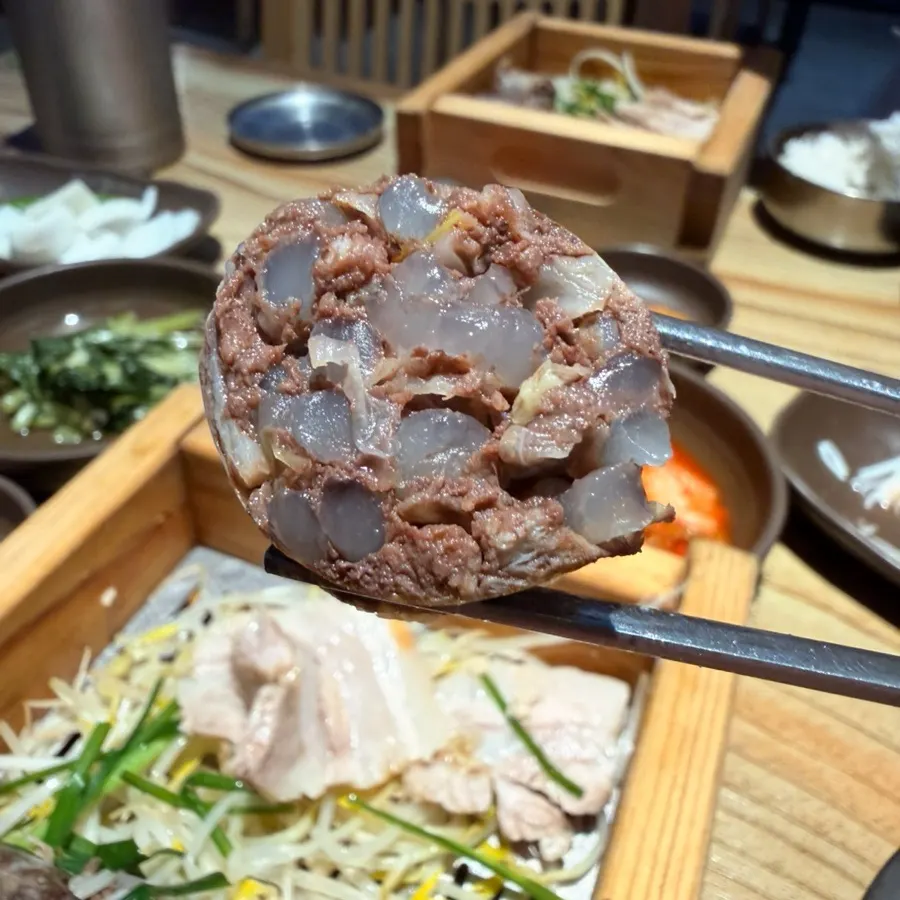 속이 꽉 찬 전통 피순대
