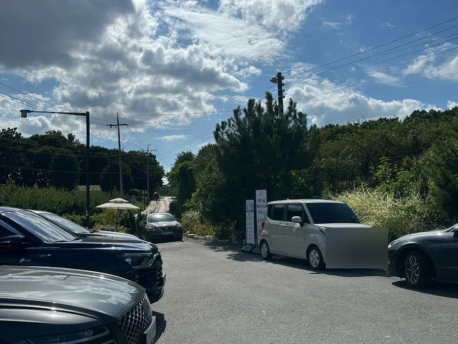 Parking lot right next to the café