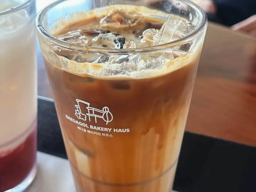 Café latte paired with bread