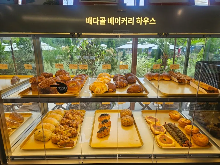 View of the first-floor bread corner at Baedagol Bakery House