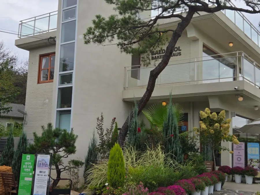 Exterior of Baedagol Bakery House in Wondang, Goyang