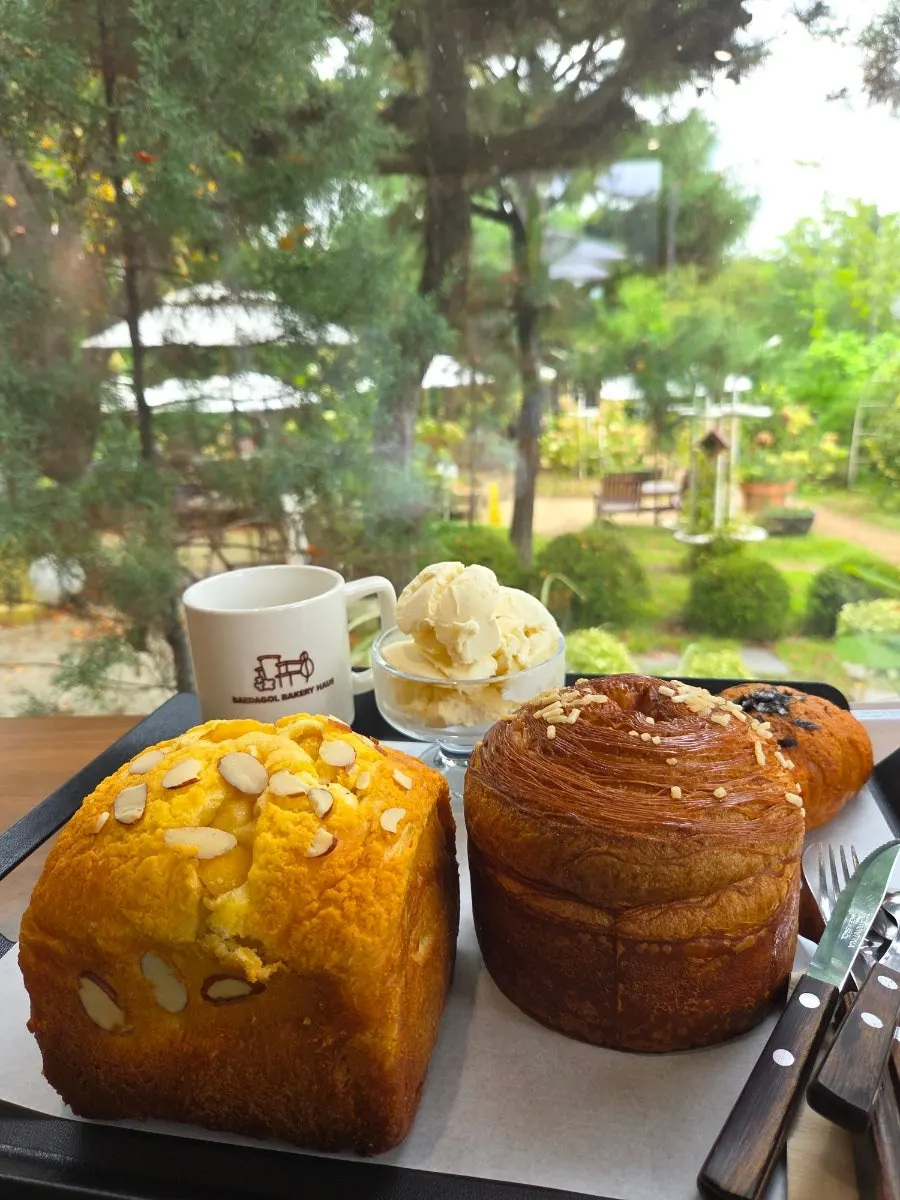 Americano, Mont Blanc, and chestnut loaf bread desserts