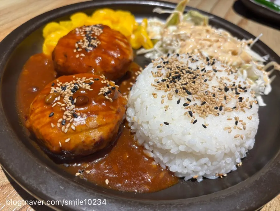 Nostalgic hamburg steak topped with sauce
