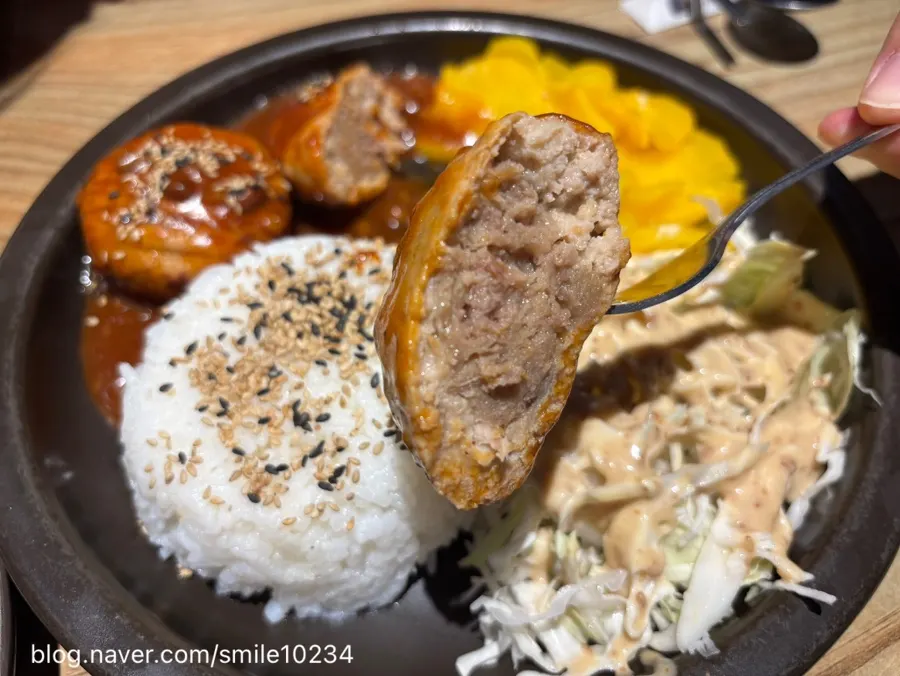 Cross-section of the sliced hamburg steak
