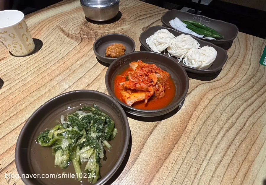 Kimchi and diced radish kimchi served with the soup