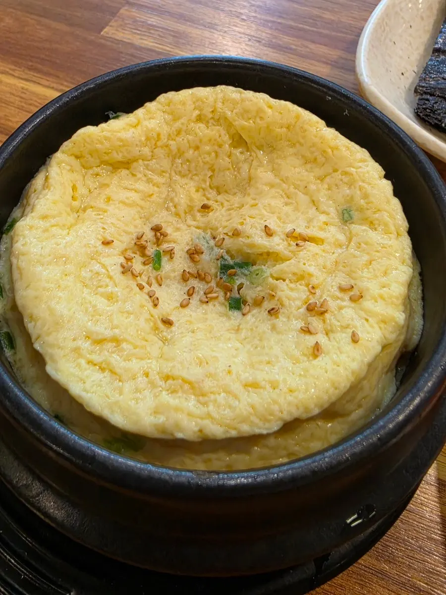 Mixing rice into a crab shell
