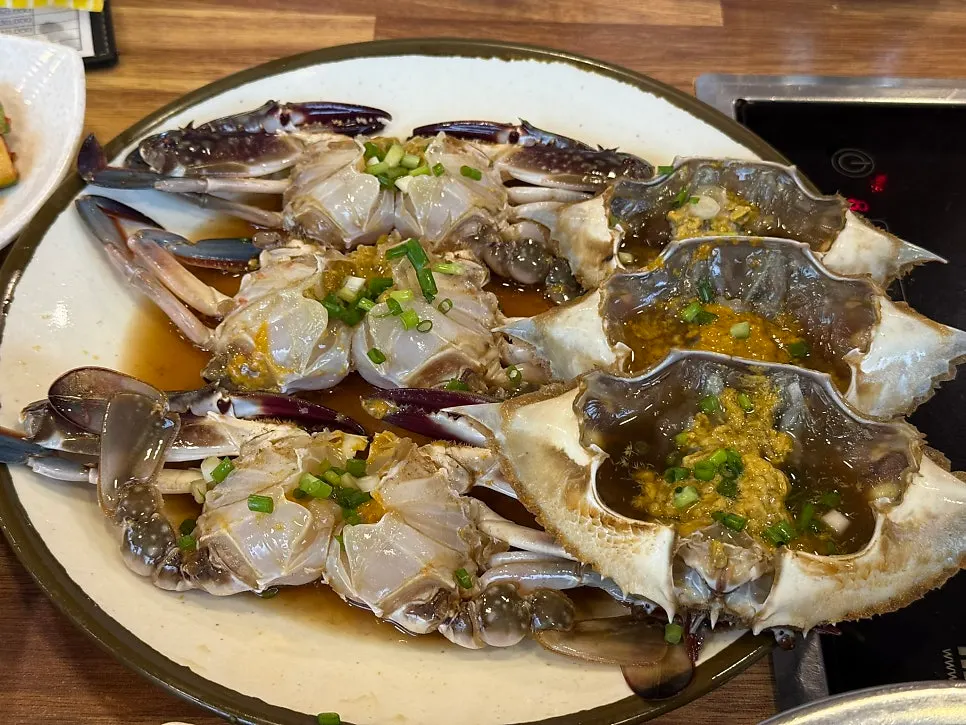 처음 차려진 간장게장 한 상