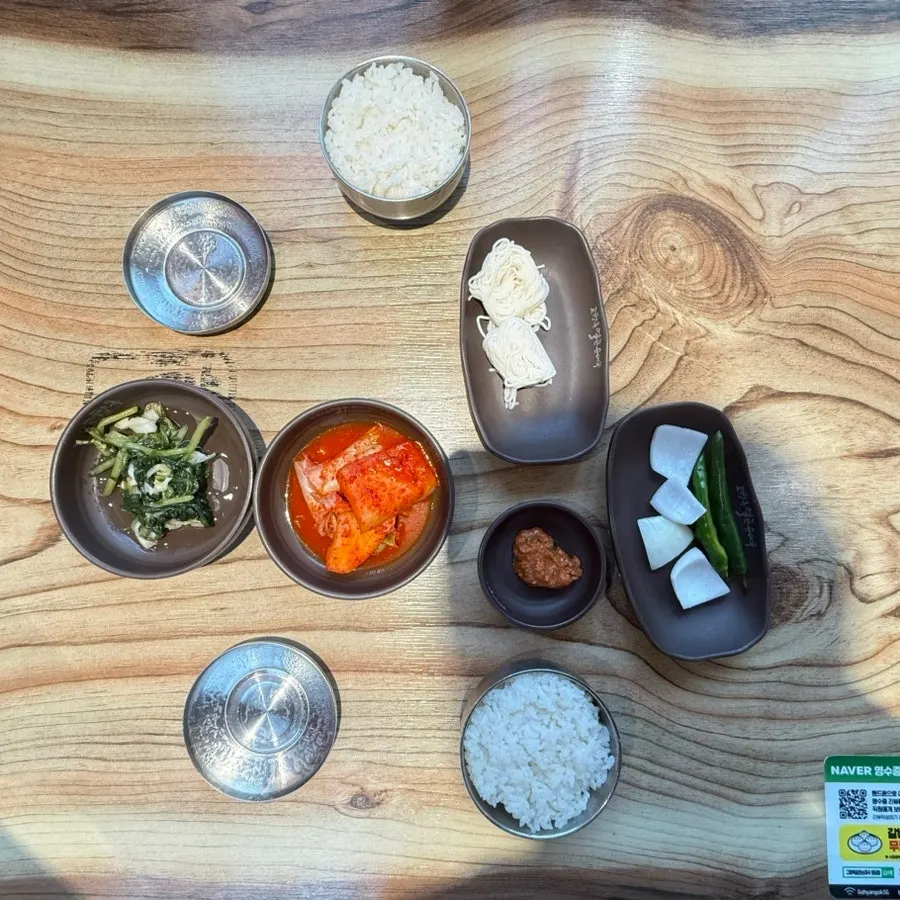 국밥과 함께 나온 밑반찬 구성