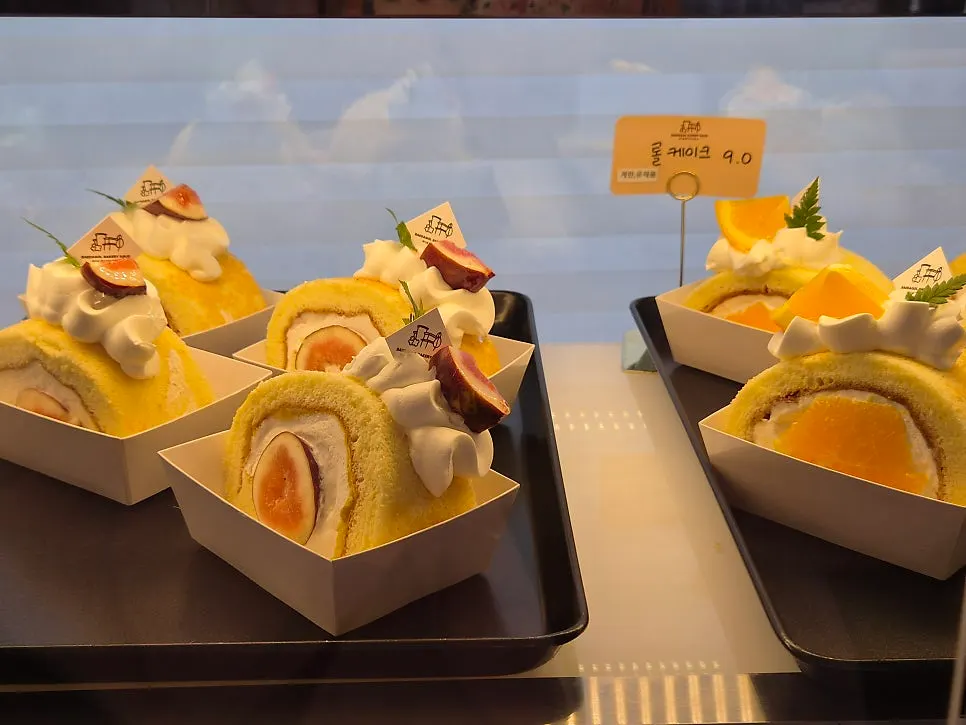 Roll cake slices on display