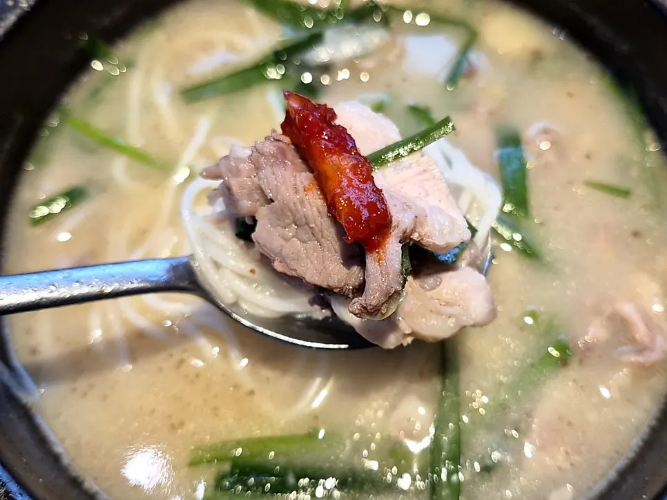 Sundae and meat in the sundae soup
