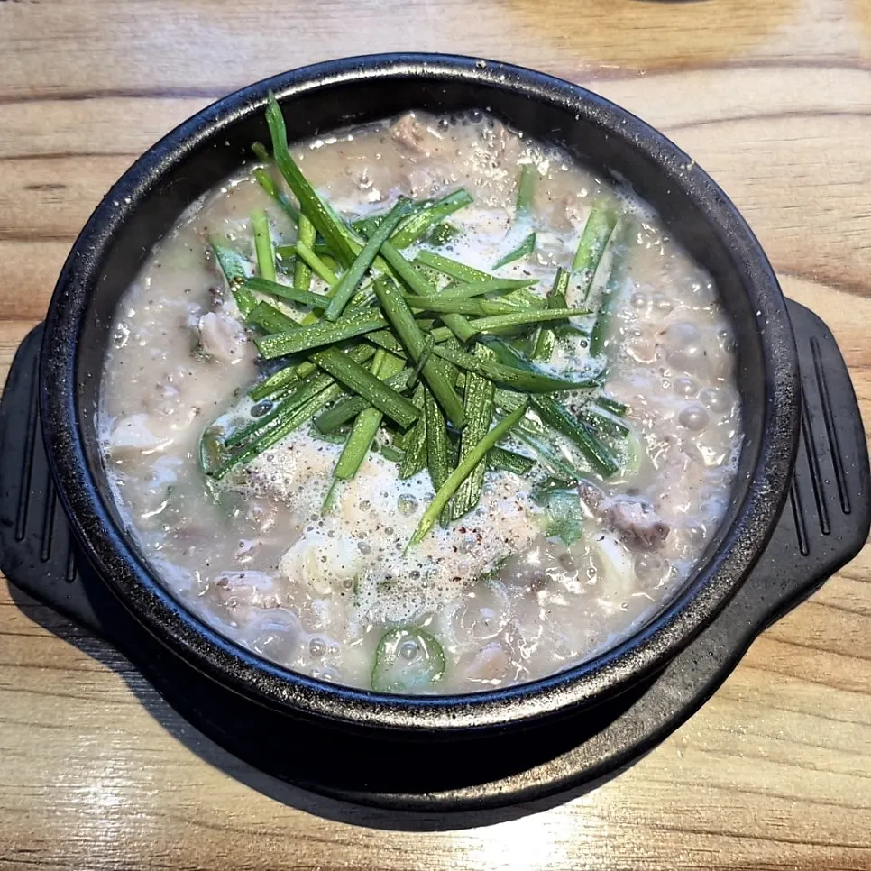 Sunsundaeguk served with sundae soup and bossam